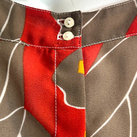 Vintage Campus Casuals Blouse – Red, White & Gray Abstract Floral – 1960s - Picture 4 of 16